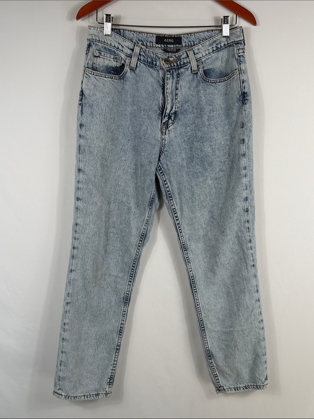 AERO Light Wash High-Rise Mom Jeans.‎ Womens Size 8 Reg. Inseam 27 inches